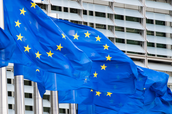 Европейската комисия смята да прекрати договора си с фармацевтичната компания